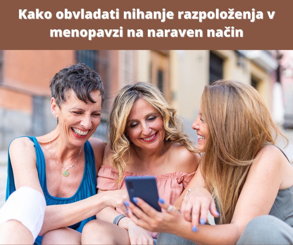 Ženska s prijateljicama – pogovor za čustveno podporo v menopavzi