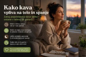 Ženska srednjih let ob pozni popoldanski uri drži skodelico kave in razmišlja o vplivu kofeina na spanje.